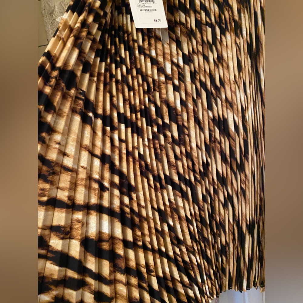 🆕 NWT Tiger Stripe Midi Skirt Sz L ✨